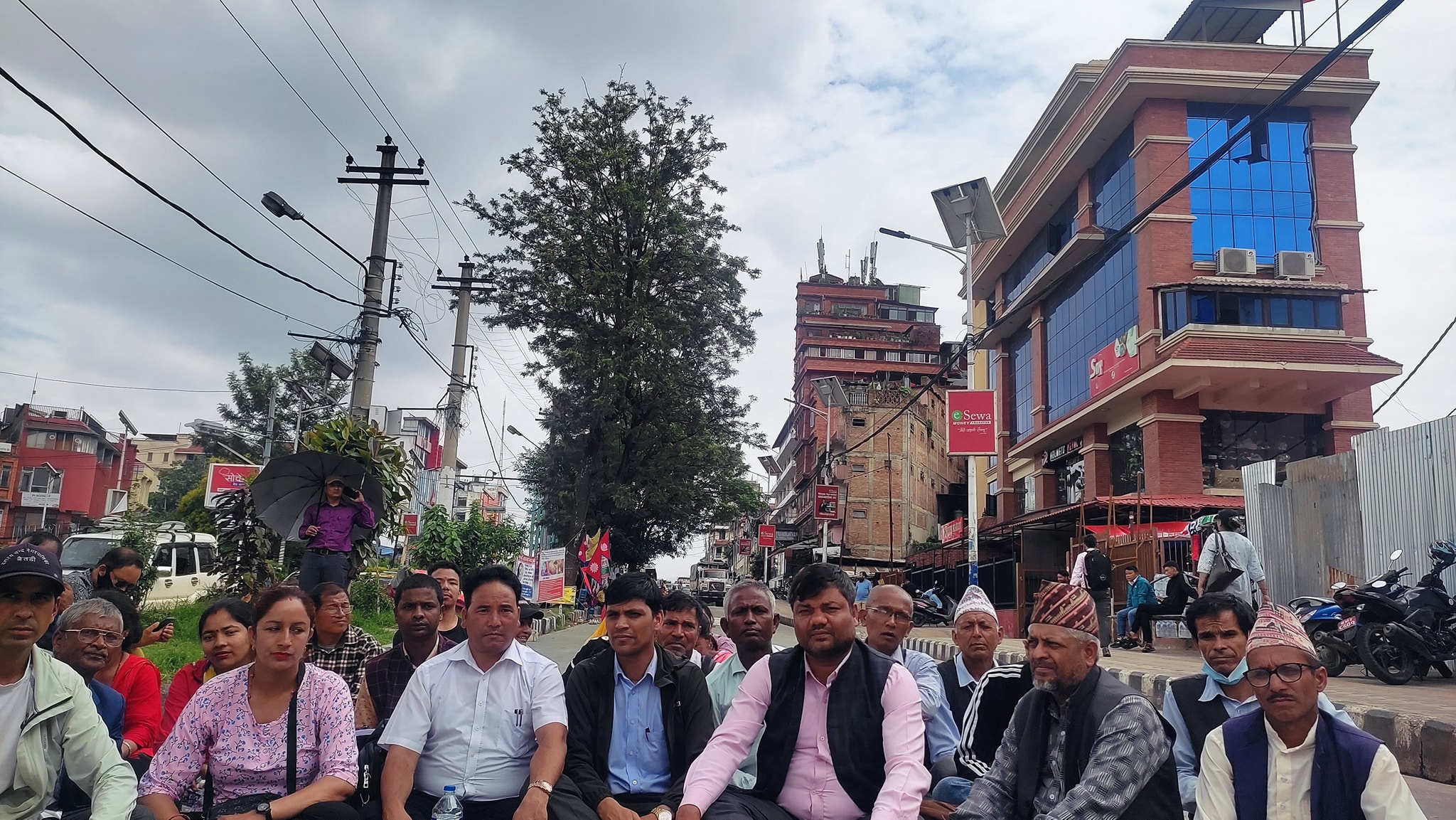 प्रस्तावित शिक्षा ऐनकाे विषयमा छलफल गर्न विद्यालय कर्मचारी परिषद्ले बाेलायाे बैठक 